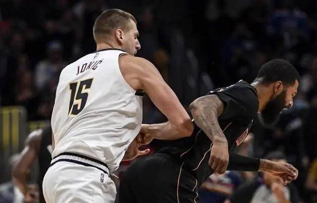 巴特勒在塞尔维亚队比赛中突破纪录，败北引发热议！的简单介绍